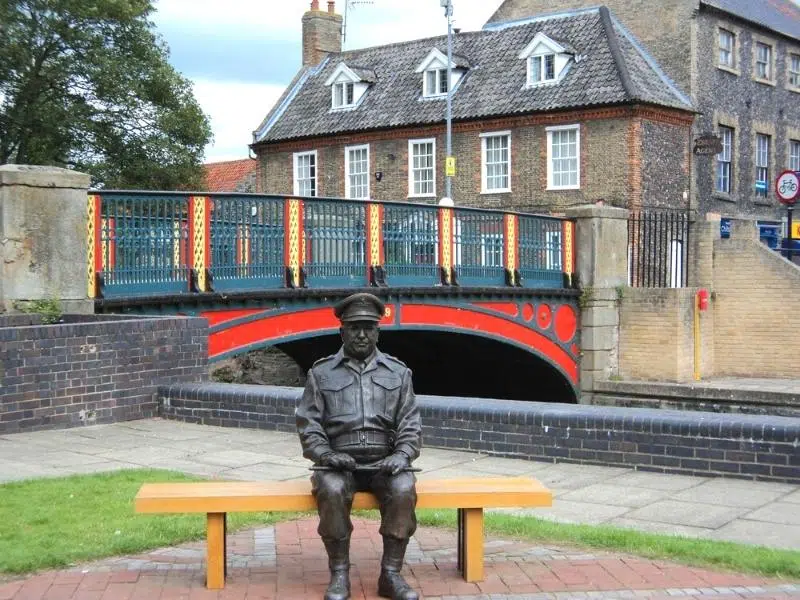 Bronze statue of Capt Mainwaring in front of Thetford town bridge
