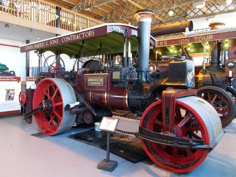steam engine with canopy, wheels and chimney