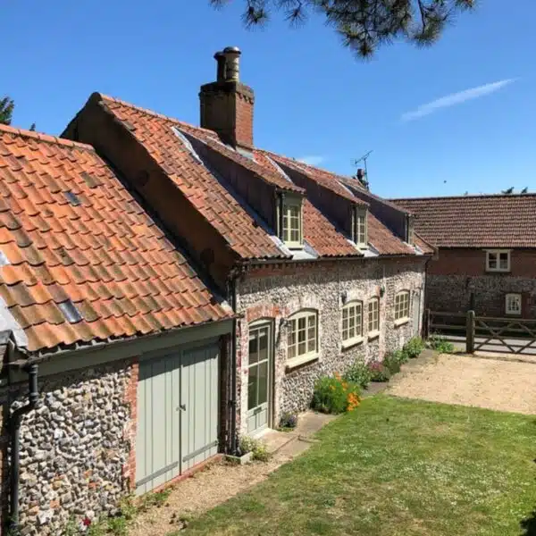 beautiful flint coliday cottages Norfolk